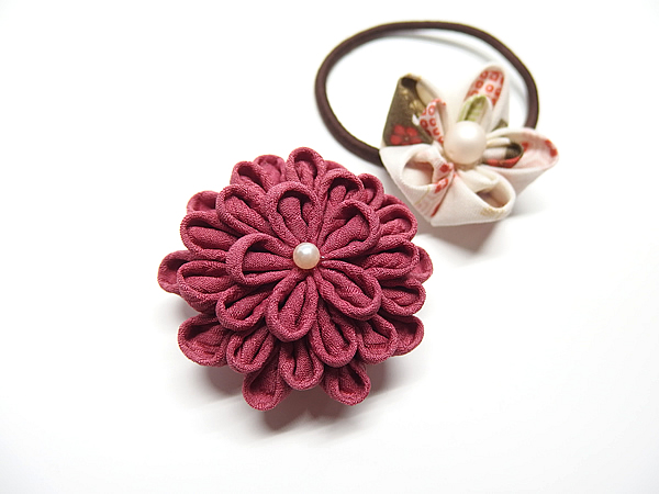 ひとつ菊（帯留め）と花雀（ヘアゴム）